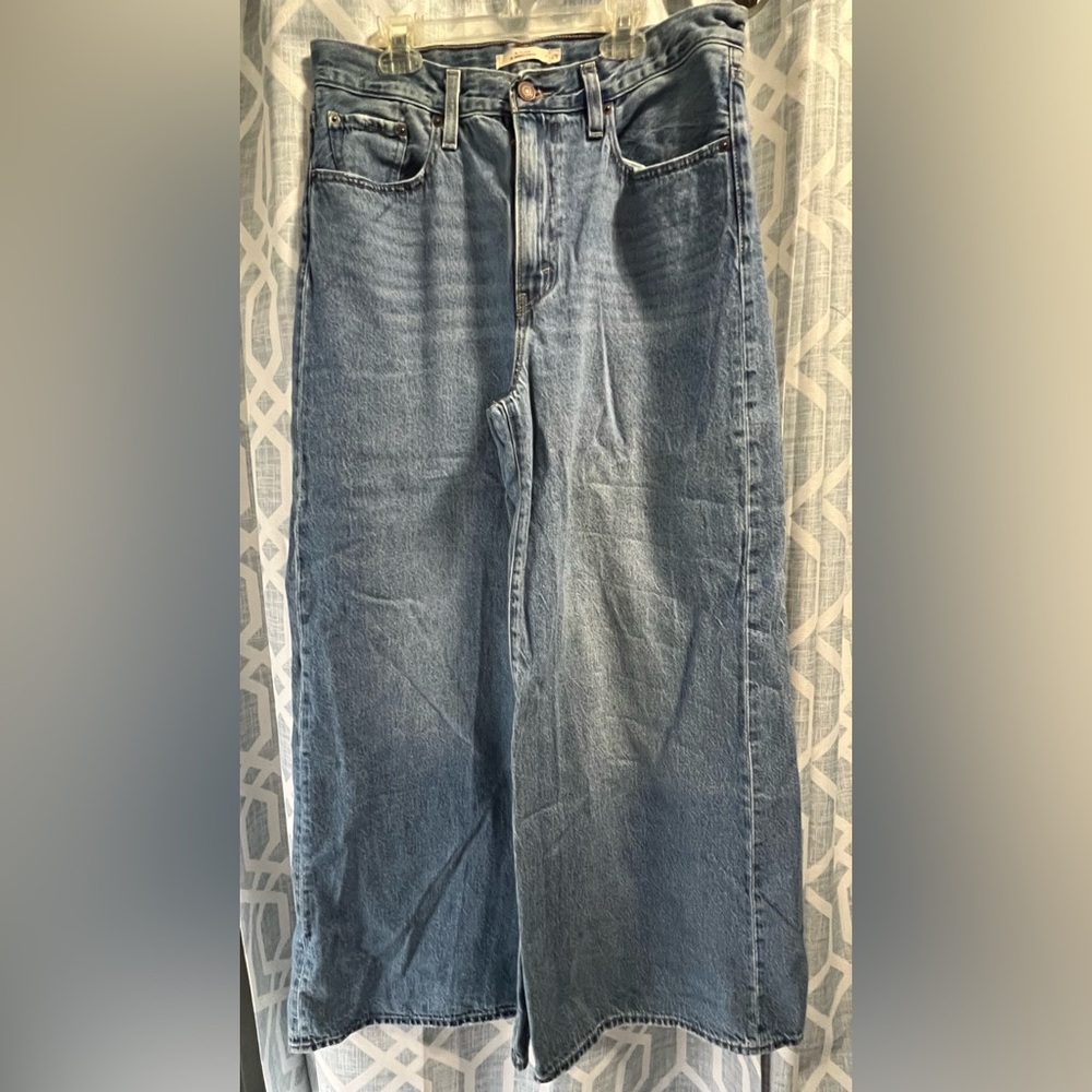 Levi's Light Blue Denim Jeans with Classic Waistband